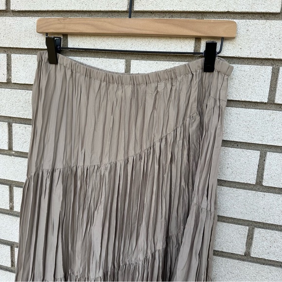 Chico’s Crinkle Zoe Asymmetrical Midi Skirt Taupe Satin Elastic Waist M Tiered - Picture 2 of 8